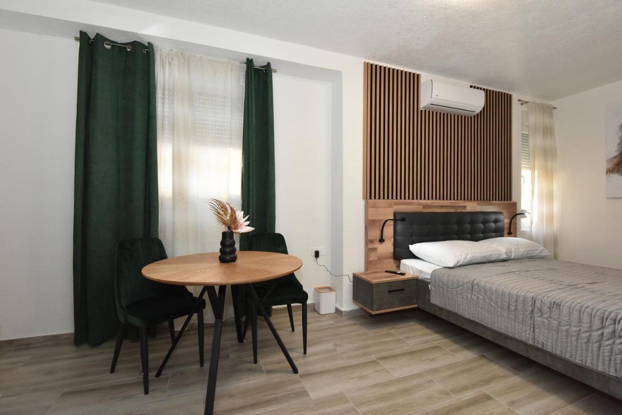 Sofia's & Apartman Zára