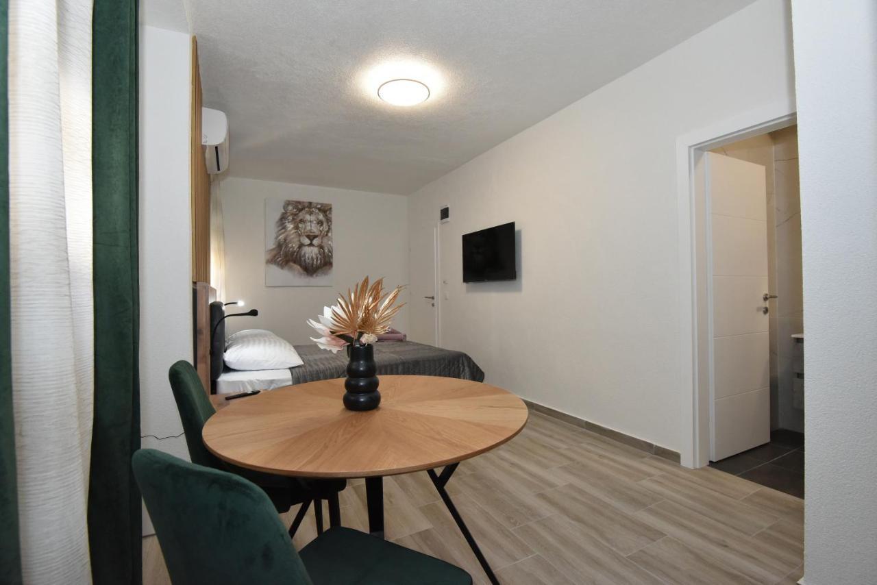 Apartman Sofia's & *