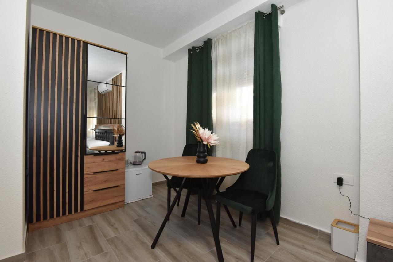 Apartman Sofia's & *