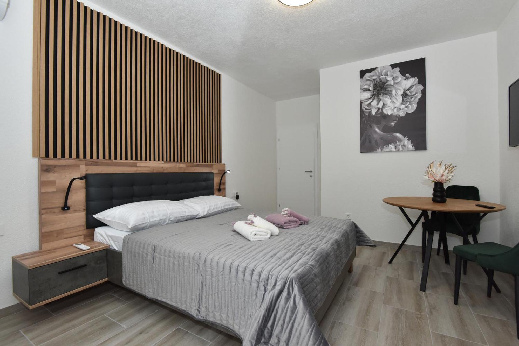Sofia's & Apartman